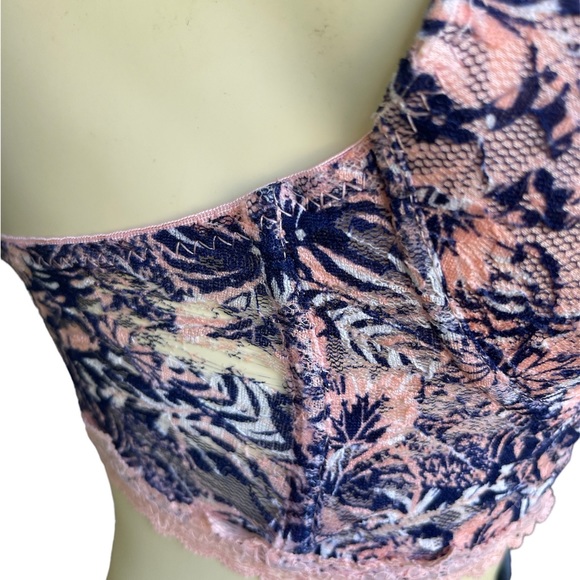 Body Frosting Blue and Pink Floral Bra - Picture 5 of 9